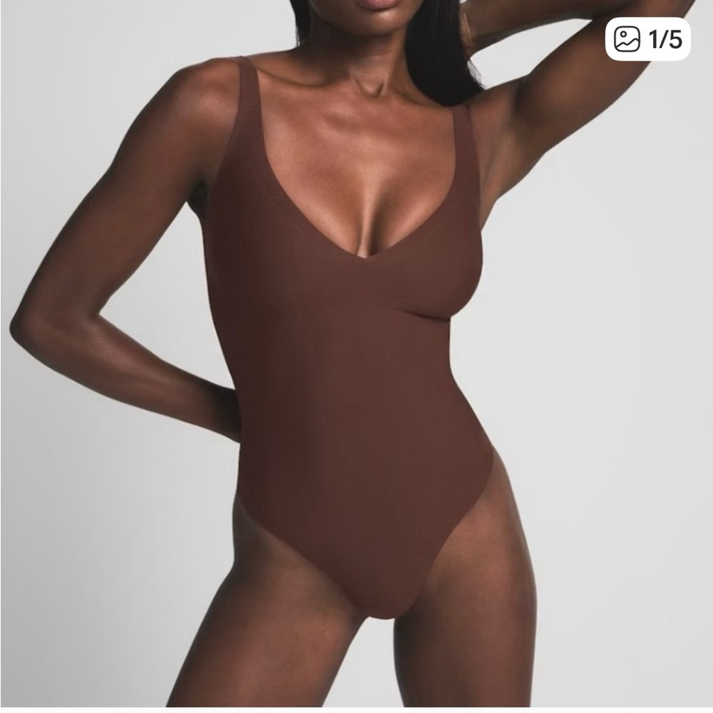 NWT SKIMS SHAPEWEAR UNLINED PLUNGE BODYSUIT BROWN COCOA S